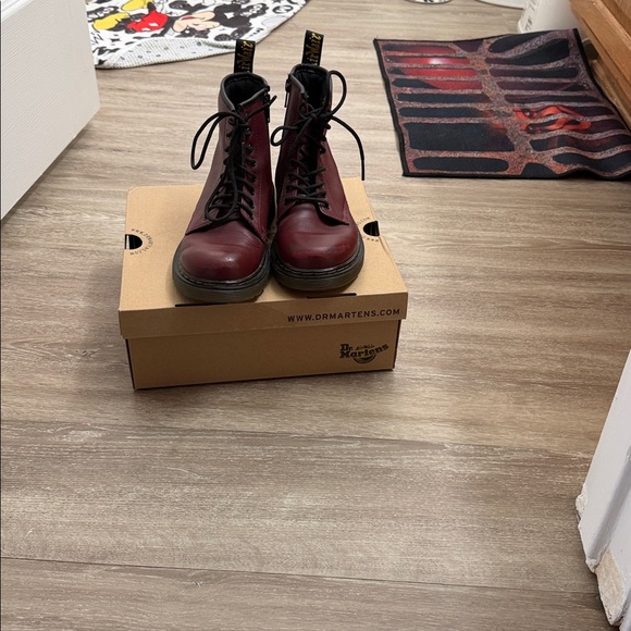 Dr. Martens kids boots minimum wear - Picture 16 of 16